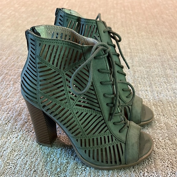 Mix No. 6 green lace up heel boots - Picture 1 of 3